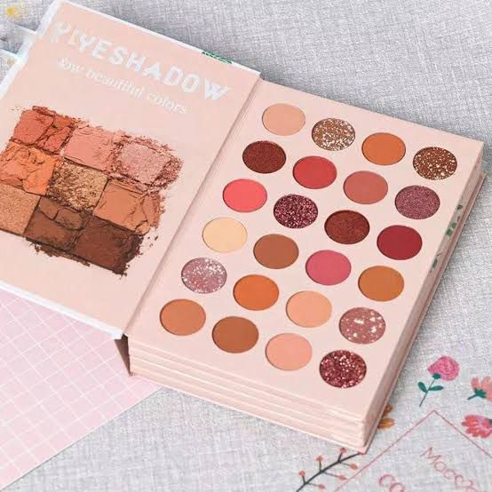 DO NOVO 4-in-1 Makeup Book Kit – Eyeshadow, Blush, Highlighter & Lip Palette